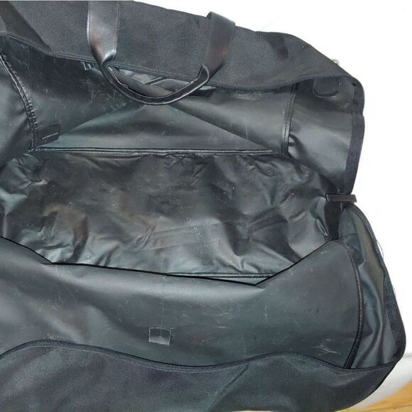 Kenneth Cole Black Travel Weekender Duffle Bag. - Picture 3 of 7